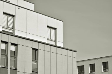 Modern şehir ofis binası dış. Siyah ve beyaz.