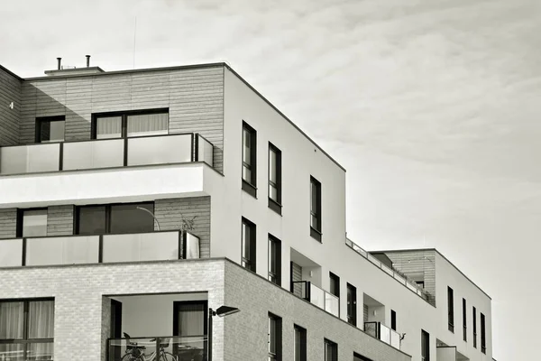 Fachada Moderno Edificio Apartamentos Blanco Negro —  Fotos de Stock