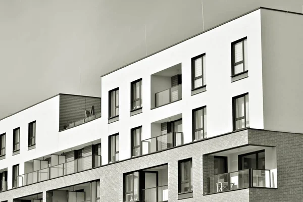 Façade Immeuble Moderne Noir Blanc — Photo