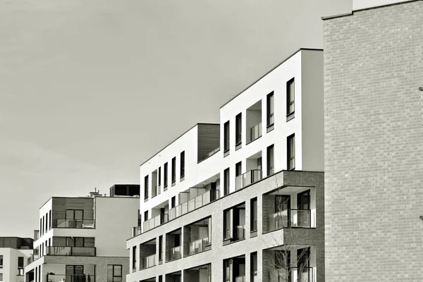 Фасад Современного Многоквартирного Дома Черное Белое — стоковое фото