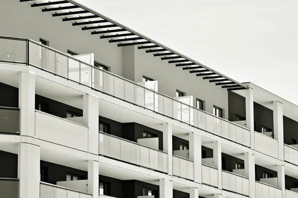 Modern şehir ofis binası dış. Siyah ve beyaz.