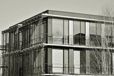 Modern şehir ofis binası dış. Siyah ve beyaz.