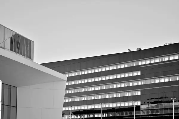 Modernes Städtisches Bürogebäude Außen Schwarz Weiß — Stockfoto