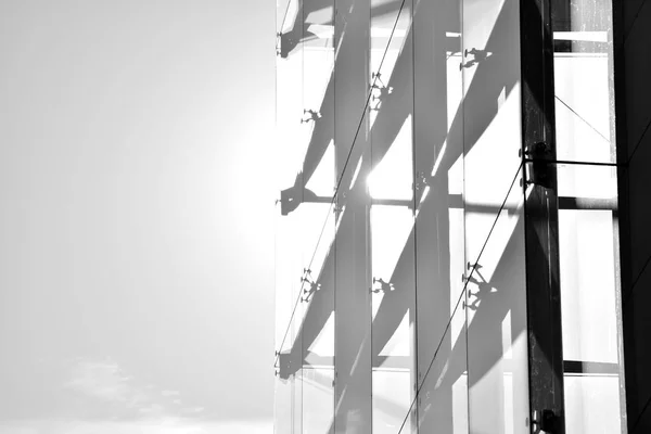 Moderno Edifício Escritórios Cidade Exterior Preto Branco — Fotografia de Stock