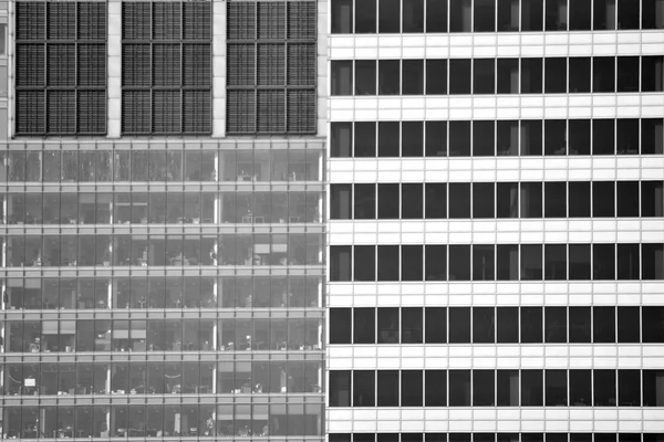 Moderno Edifício Escritórios Cidade Exterior Preto Branco — Fotografia de Stock