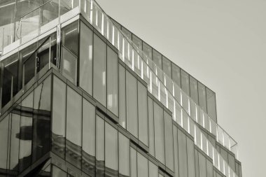 Modern şehir ofis binası dış. Siyah ve beyaz.