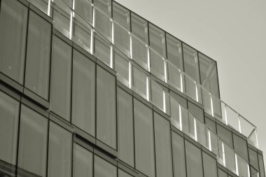 Modern şehir ofis binası dış. Siyah ve beyaz.