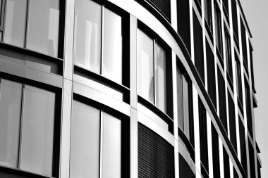 Modern şehir ofis binası dış. Siyah ve beyaz.