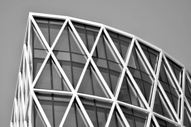 Modern şehir ofis binası dış. Siyah ve beyaz.