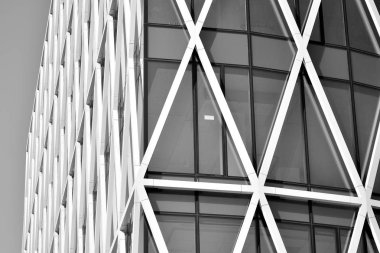 Modern şehir ofis binası dış. Siyah ve beyaz.