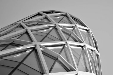 Modern şehir ofis binası dış. Siyah ve beyaz.