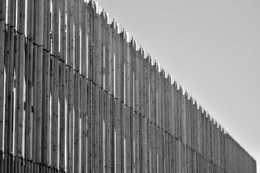 Modern şehir ofis binası dış. Siyah ve beyaz.