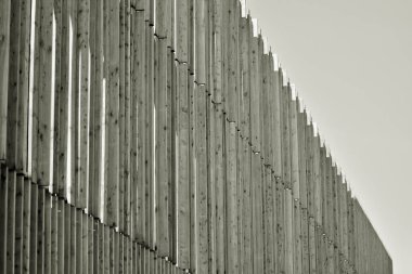 Modern şehir ofis binası dış. Siyah ve beyaz.