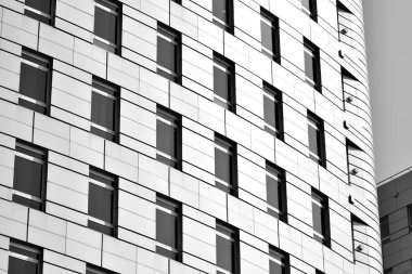 Modern şehir ofis binası dış. Siyah ve beyaz.