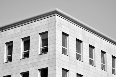 Modern şehir ofis binası dış. Siyah ve beyaz.