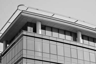 Modern şehir ofis binası dış. Siyah ve beyaz.