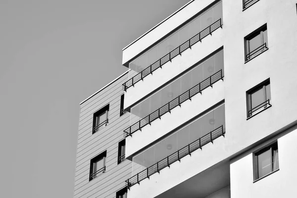 Fachada Moderno Edificio Apartamentos Blanco Negro —  Fotos de Stock