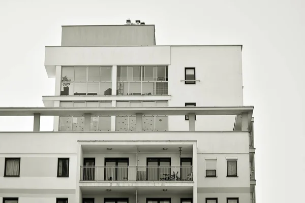 Fachada Moderno Edifício Apartamentos Preto Branco — Fotografia de Stock