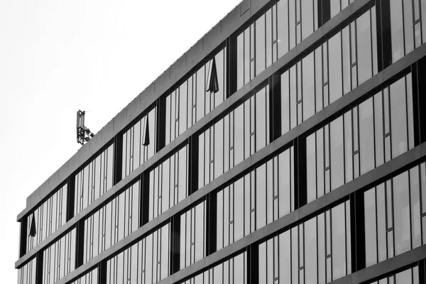 Modern Şehir Ofis Binası Dış Siyah Beyaz — Stok fotoğraf