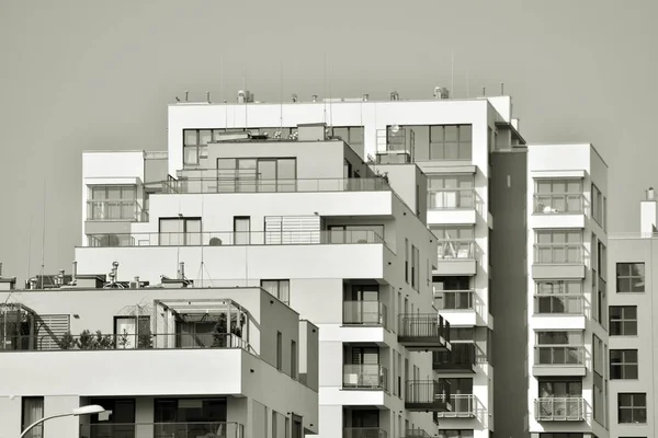 Fachada Moderno Edificio Apartamentos Blanco Negro —  Fotos de Stock