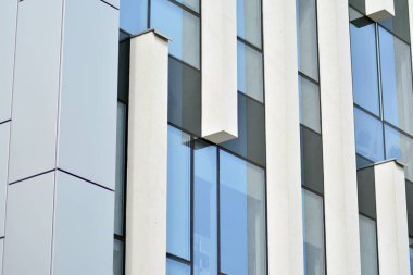 Modern mimarisi, cam ve çelik. Soyut mimari tasarım. 