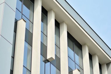 Modern mimarisi, cam ve çelik. Soyut mimari tasarım. 