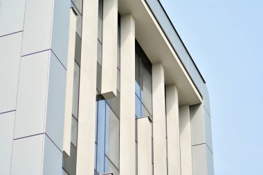 Modern mimarisi, cam ve çelik. Soyut mimari tasarım. 