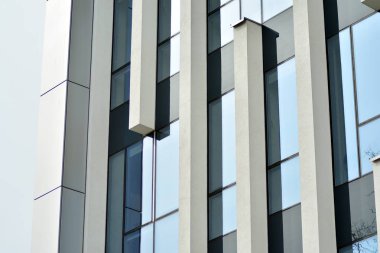 Modern mimarisi, cam ve çelik. Soyut mimari tasarım. 