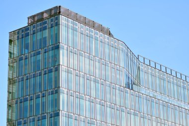 Modern mimarisi, cam ve çelik. Soyut mimari tasarım. 