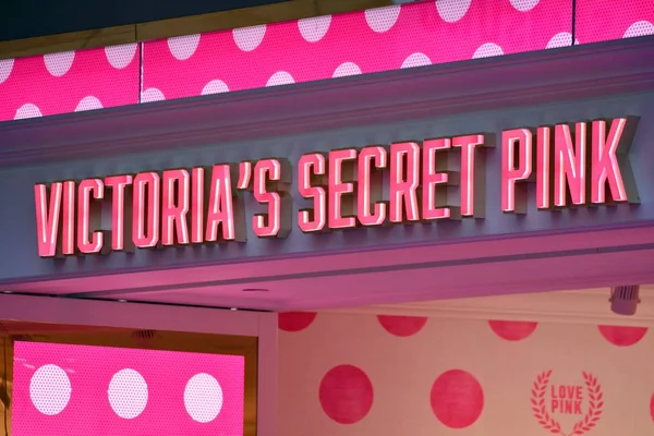 Warschau Polen April 2018 Unterschreiben Victoria Secret Pink Firmenschild Victoria — Stockfoto
