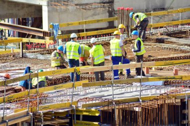 Varşova, Polonya. 6 Nisan 2018. Verso yer ofis binası inşaatı