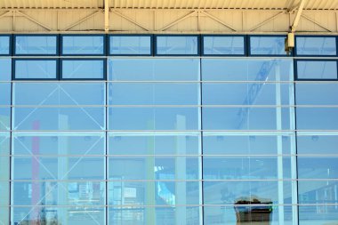 Modern mimarisi, cam ve çelik. Soyut mimari tasarım.