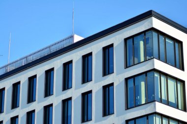 Modern mimarisi, cam ve çelik. Soyut mimari tasarım.