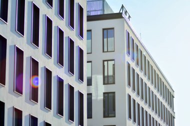 Modern mimarisi, cam ve çelik. Soyut mimari tasarım.