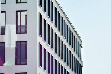 Modern mimarisi, cam ve çelik. Soyut mimari tasarım.