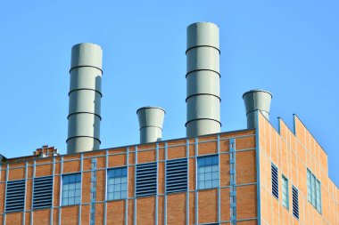 Kırmızı tuğla binalar canlanmış