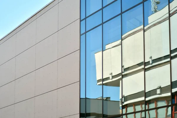 Modern mimarisi, cam ve çelik. Soyut mimari tasarım.