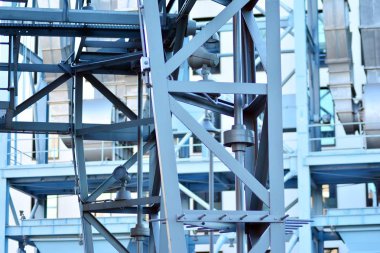 Eski bir güç istasyonunda makineleri