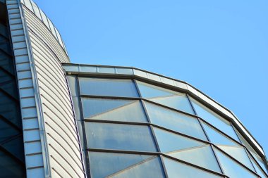 Modern mimarisi, cam ve çelik. Soyut mimari tasarım.