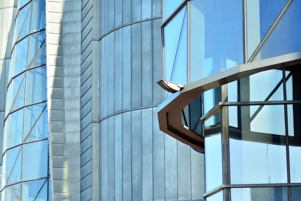 近代建築 ガラスとスチール 抽象的な建築デザイン — ストック写真