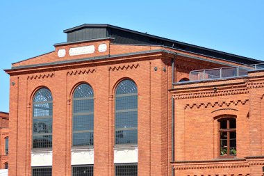 Lodz, Polonya. 7 Nisan 2018. Sanayi Binaları alışveriş için zarif bir yer haline dönüştürdü Lodz alışveriş merkezi Manofaktura.