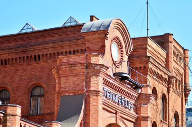 Lodz, Polonya. 7 Nisan 2018. Sanayi Binaları alışveriş için zarif bir yer haline dönüştürdü Lodz alışveriş merkezi Manofaktura.