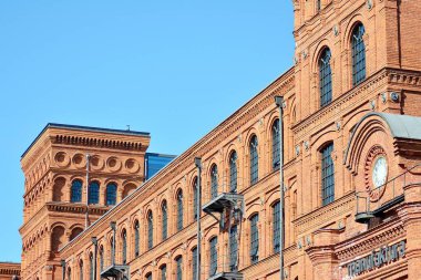 Lodz, Polonya. 7 Nisan 2018. Sanayi Binaları alışveriş için zarif bir yer haline dönüştürdü Lodz alışveriş merkezi Manofaktura.