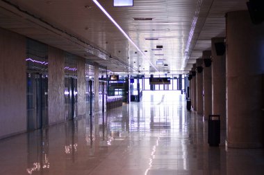Lodz, Polonya. 7 Nisan 2018. Tren istasyonu iç. Lodz Fabryczna tren istasyonu,