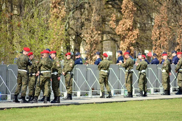 Warszawa Polska Kwietnia 2018 Tuż Przed Ceremonia Odsłonięcia Pomnika Ofiar — Zdjęcie stockowe