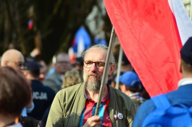 Varşova, Polonya. 10 Nisan 2018. Smolensk yakınlarındaki bir uçak kurbanları kazasında anıt açıklanması töreni.
