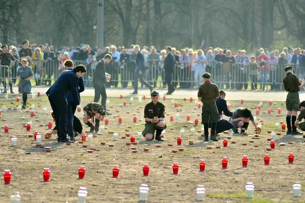 2018年4月10日 纪念碑揭幕仪式在摩棱斯克附近空难的受害者 — 图库照片