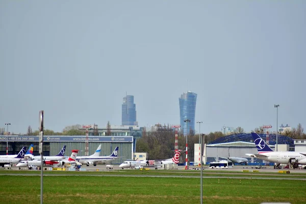 Warszawa Poland April 2018 Flygplatsen Warszawa Chopin Flygplatsbyggnaden — Stockfoto