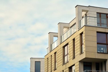 modern ve yeni apartman.