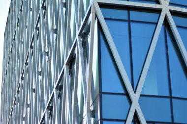 Yapısal cam cephe modern ofis binası